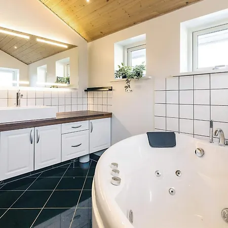 Holiday home Xiv *